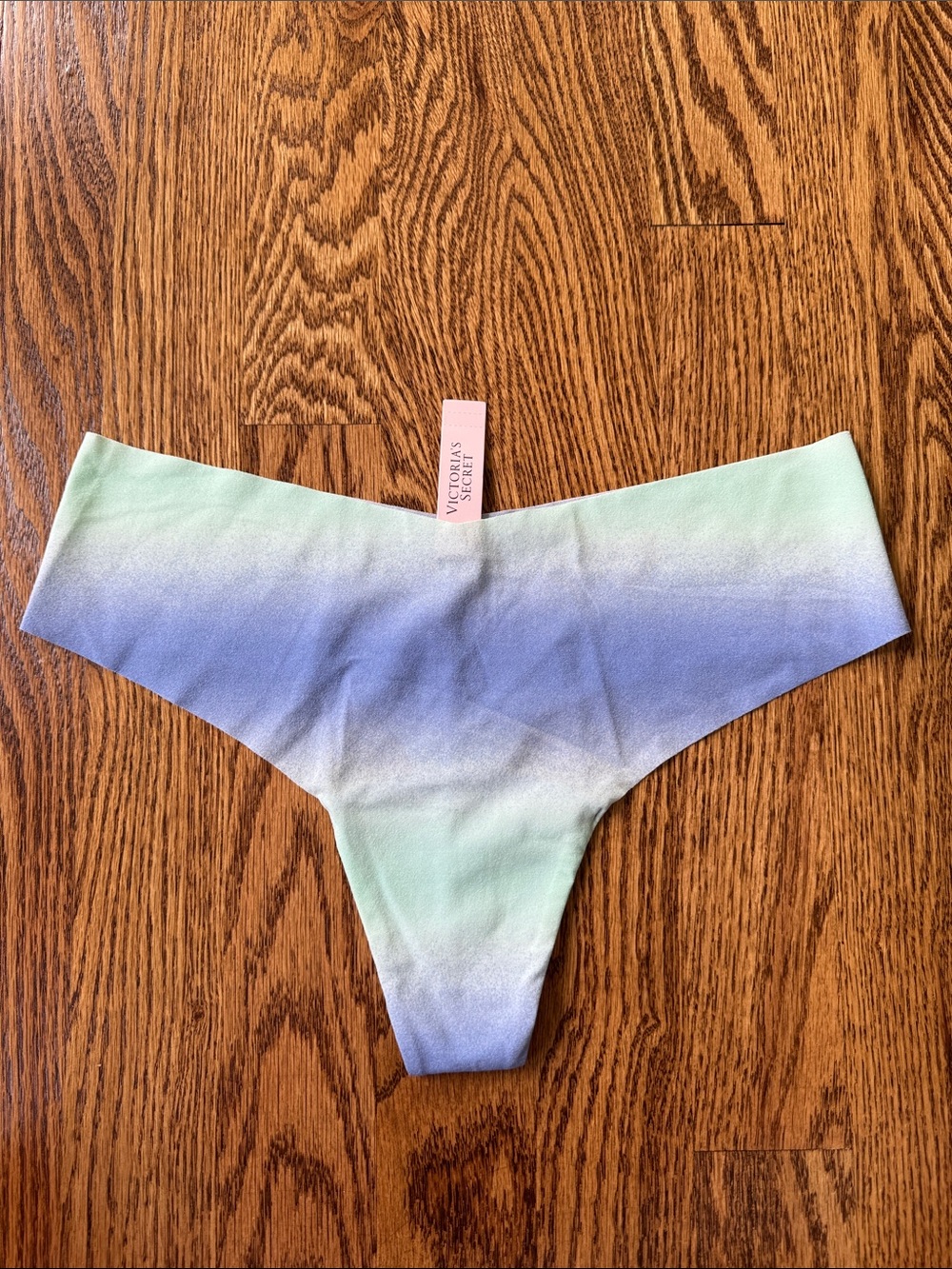 Victoria's Secret Ombre Seamless No-Show Thong Panty. NWT. Size Large.